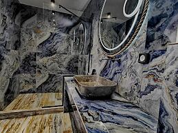 Santorini Miracles Suites, Adults Only