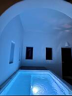 Santorini Miracles Suites, Adults Only