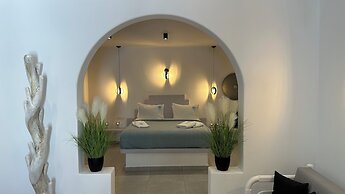 Santorini Miracles Suites, Adults Only
