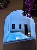 Santorini Miracles Suites, Adults Only