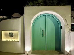 Santorini Miracles Suites, Adults Only