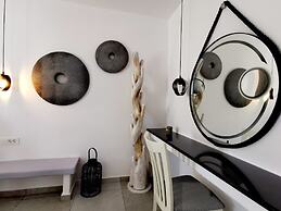 Santorini Miracles Suites, Adults Only