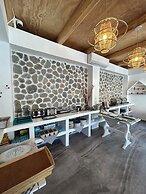 Santorini Miracles Suites, Adults Only