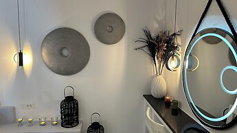 Santorini Miracles Suites, Adults Only