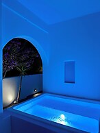 Santorini Miracles Suites, Adults Only