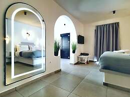 Santorini Miracles Suites, Adults Only