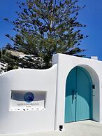 Santorini Miracles Suites, Adults Only