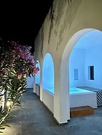 Santorini Miracles Suites, Adults Only