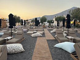 Santorini Miracles Suites, Adults Only