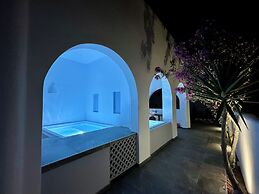 Santorini Miracles Suites, Adults Only