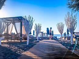 Santorini Miracles Suites, Adults Only