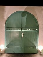 Santorini Miracles Suites, Adults Only