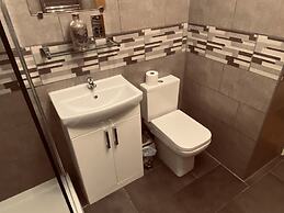 Beautiful 1-bed Apartment in Scarborough