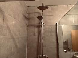 Beautiful 1-bed Apartment in Scarborough