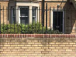 Beautiful 1-bed Apartment in Scarborough