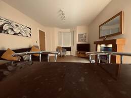 Beautiful 1-bed Apartment in Scarborough