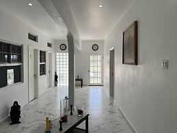 Thebreeze can Accommodate up to 30 People