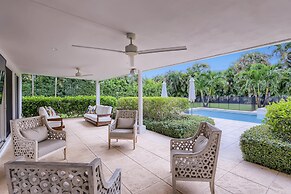 Banyan Cove 4bd 4.5ba Private Pool and Parking