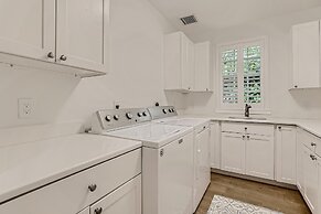 Banyan Cove 4bd 4.5ba Private Pool and Parking