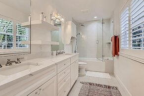 Banyan Cove 4bd 4.5ba Private Pool and Parking