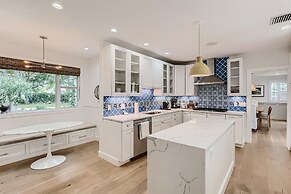 Banyan Cove 4bd 4.5ba Private Pool and Parking