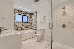 Cortez Bungalow, 3 Bd 2 Ba, Private Pool