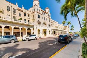 Palm Beach Hotel