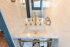 Gold Diggers Hotel