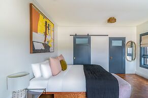 Gold Diggers Hotel