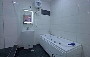 House 12 studios suites