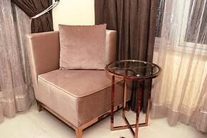 House 12 studios suites