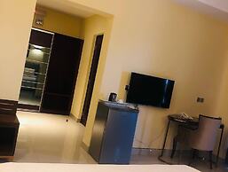 House 12 studios suites