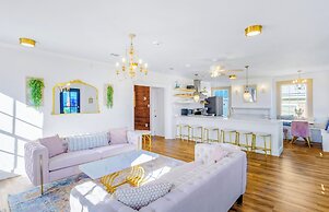 Old Spanish House- C, The Madeleine Suite