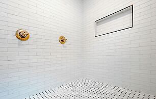 Old Spanish House- C, The Madeleine Suite