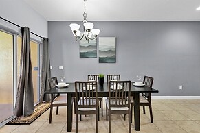 3069 Beach Palm Avenue