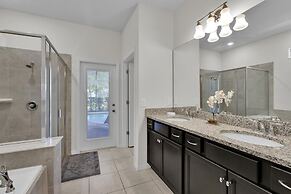 5541 Misty oak Circle