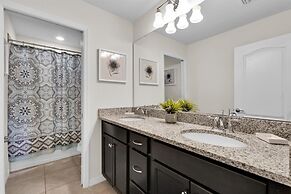 5541 Misty oak Circle