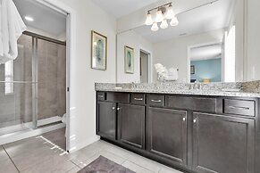 5541 Misty oak Circle