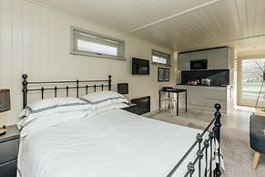 Wisteria House - Sleeps 11