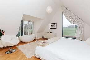 Wisteria House - Sleeps 11