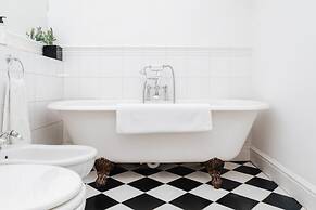 Wisteria House - Sleeps 11