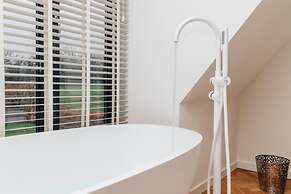 Wisteria House - Sleeps 11