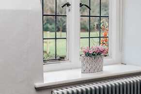 Wisteria House - Sleeps 11