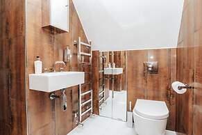 Wisteria House - Sleeps 11