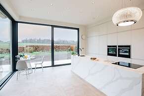 Wisteria House - Sleeps 11