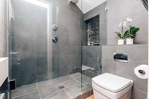 Wisteria House - Sleeps 11