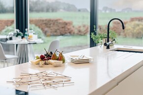 Wisteria House - Sleeps 11