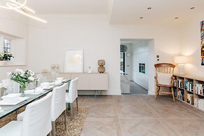 Wisteria House - Sleeps 11