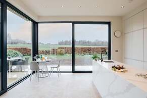 Wisteria House - Sleeps 11