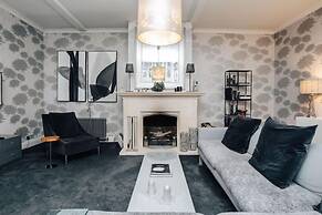 Wisteria House - Sleeps 11